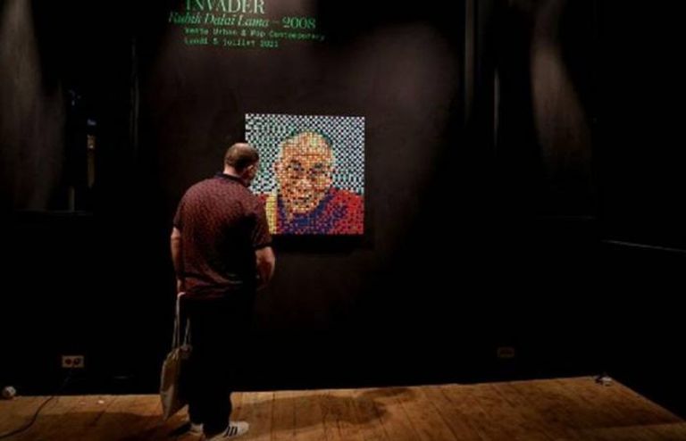 لوحة عن دالاي لاما من مكعبات روبيك