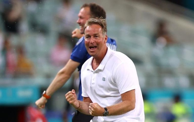 كاسبر هيولماند مدرب منتخب الدنمارك إنجلترا والدنمارك من مباراة سابقة