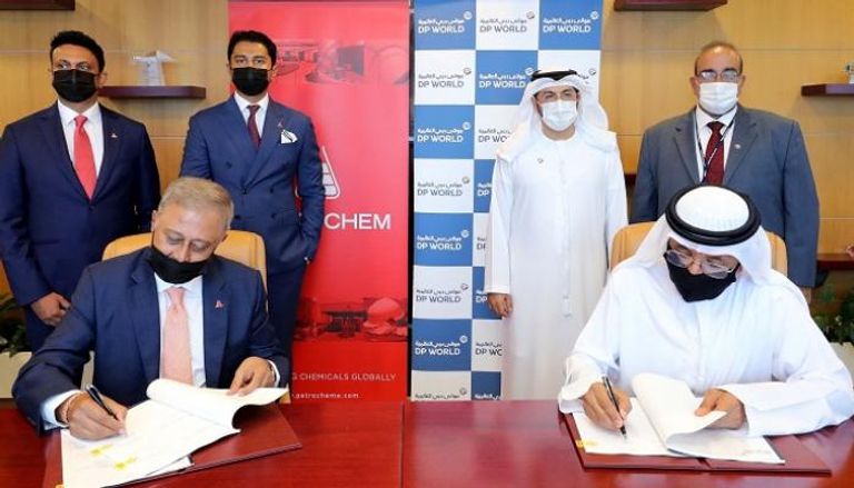 توقيع الاتفاقية بين موانئ دبي العالمية وشركة 