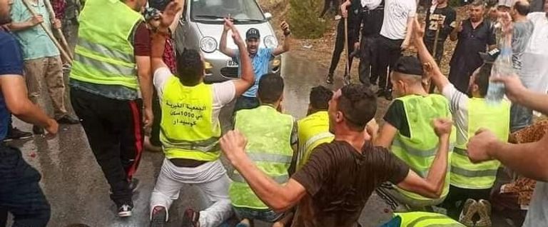 فرحة أهالي من ولاية خنشلة الجزائرية بتهاطل الأمطار تدخل فرق الدفاع المدني لإخماد حرائق غابات خنشلة بالجزائر