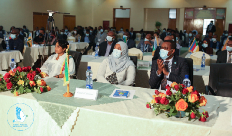 جانب من مشاركة شباب شرق إفريقيا بالندوة 