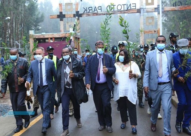 جانب من مشاركة شباب شرق إفريقيا بالندوة 