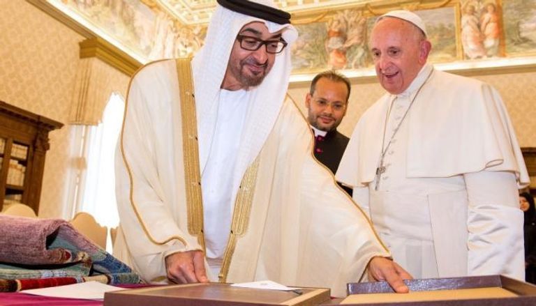  الشيخ محمد بن زايد آل نهيان وبابا الفاتيكان في زيارة سابقة لأبوظبي