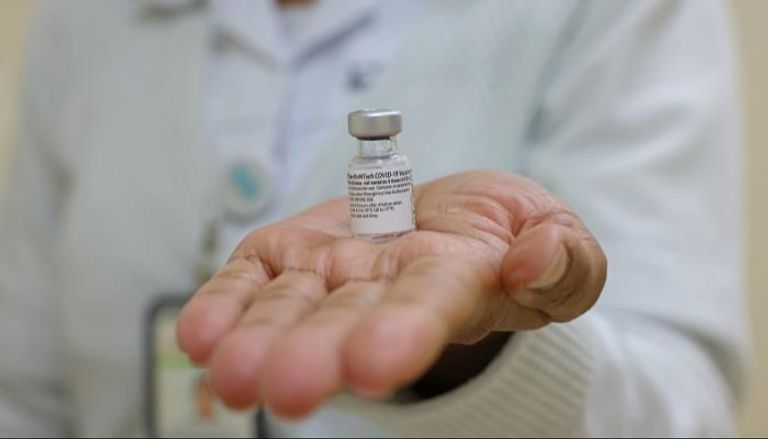 حملات التطعيم ضد "كوفيد-19" مستمرة في الإمارات