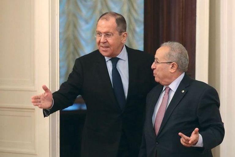 وزير الخارجية الجزائري الجديد رمطان لعمامرة مع نظيره الروسي- أرشيفية