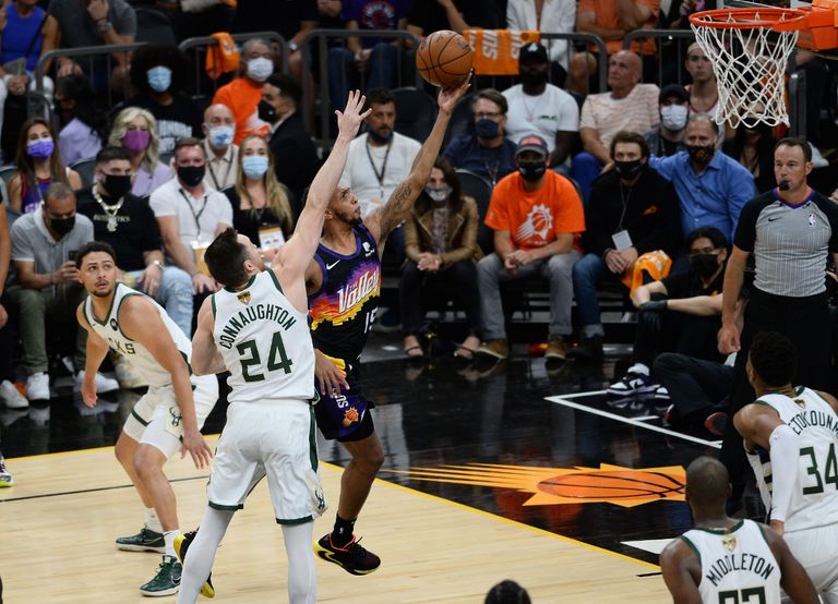 من مباراة فينيكس صنز وميلووكي باكس