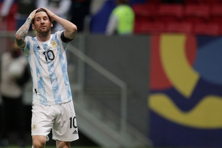 ليونيل ميسي نجم منتخب الأرجنتين من مباراة منتخب الأرجنتين وكولومبيا