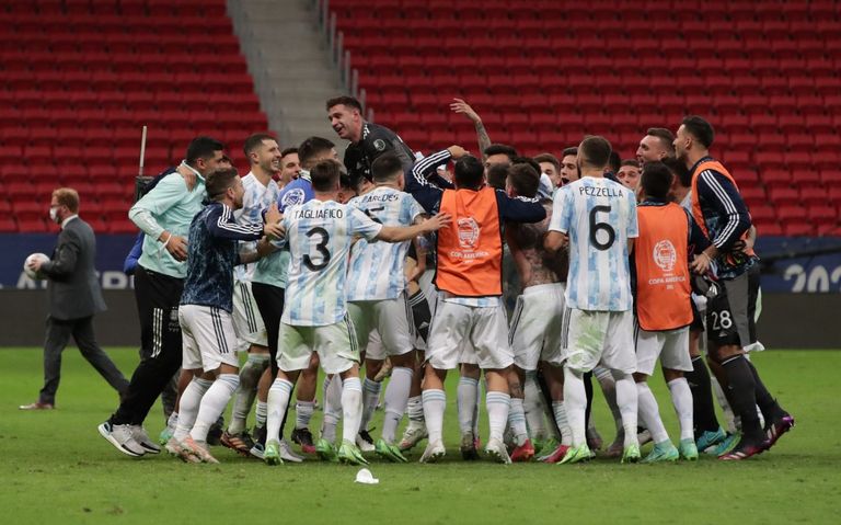 من مباراة منتخب الأرجنتين وكولومبيا من مباراة منتخب الأرجنتين وكولومبيا