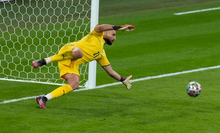 جانلويجي دوناروما حارس منتخب إيطاليا منتخب إيطاليا