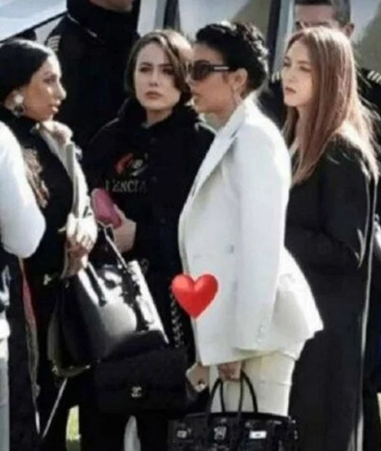 الصورة المحذوفة رونالدو مع عائلته