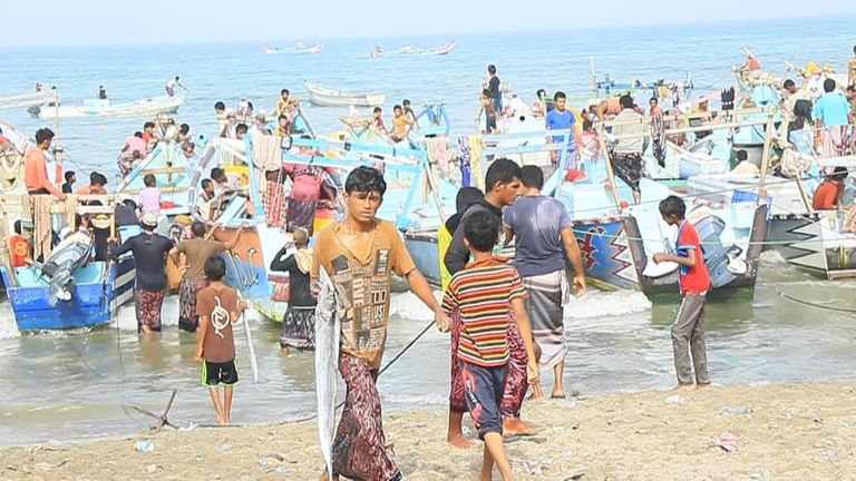 مشروع مركز إنزال سمكي شيدته دولة الإمارات