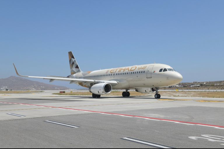 انطلاق رحلة الاتحاد للطيران الافتتاحية إلى جزيرة ميكونوس اليونانية