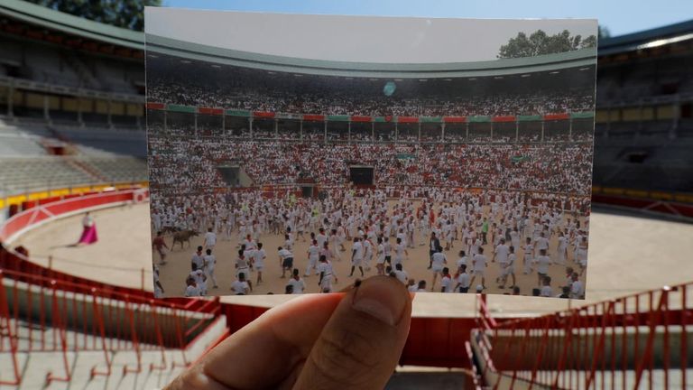 صورة أرشيفية لمهرجان الركض مع الثيران