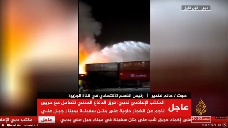 فرق الدفاع المدني بدبي بعد سيطرتها على الحريق