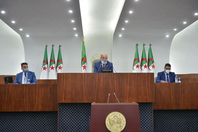 النائب آيت منقلات خلال ترأسه جلسة تنصيب البرلمان الجزائري الجديد إبراهيم بوغالي رئيس البرلمان الجزائري الجديد - أرشيفية