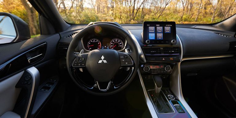 صالون  سيارة ميتسوبيشي إكليبس 2022 من الداخل