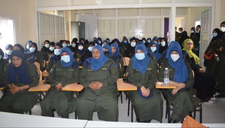شرطيات يمنيات خلال التدريب