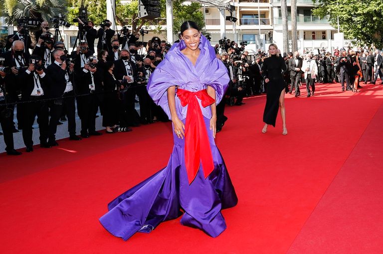 عارضة الأزياء المولدوفية إلفيرا جين في مهرجان كان