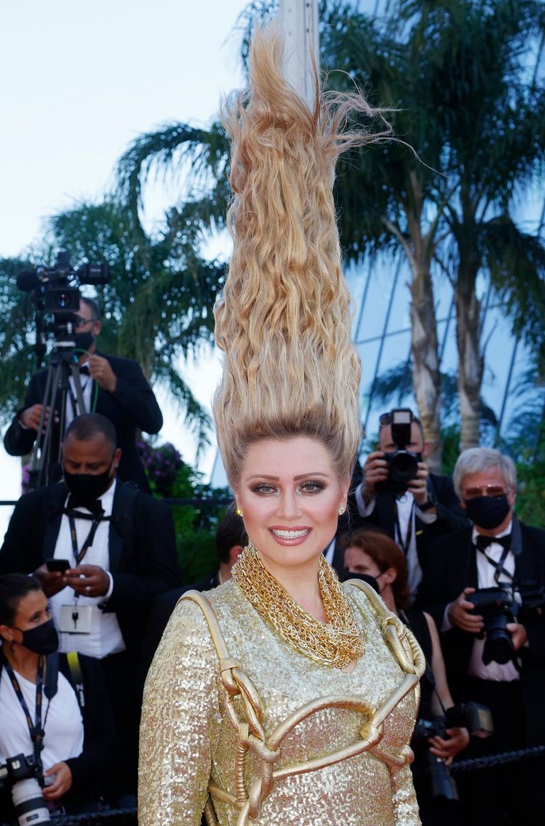 عارضة الأزياء المولدوفية إلفيرا جين في مهرجان كان