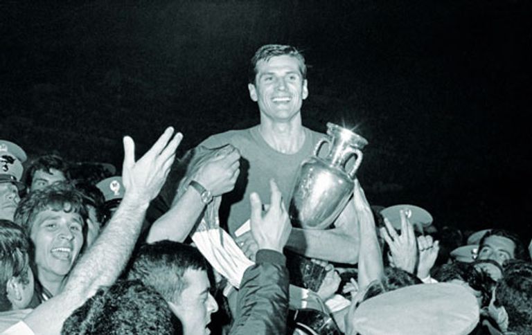 منتخب إيطاليا بطل يورو 1968 منتخب إيطاليا بطل كأس العالم 2006