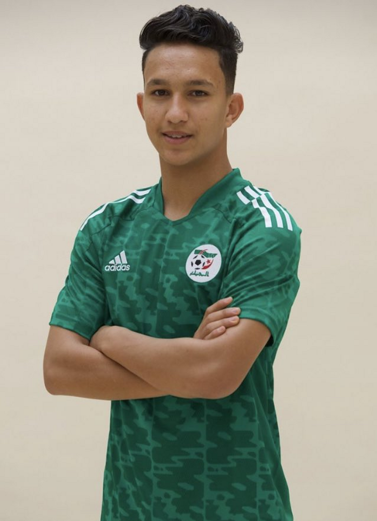 محمد رفيق عمر نجم منتخب الجائر للشباب سفيان فيغولي نجم جالطة سراي