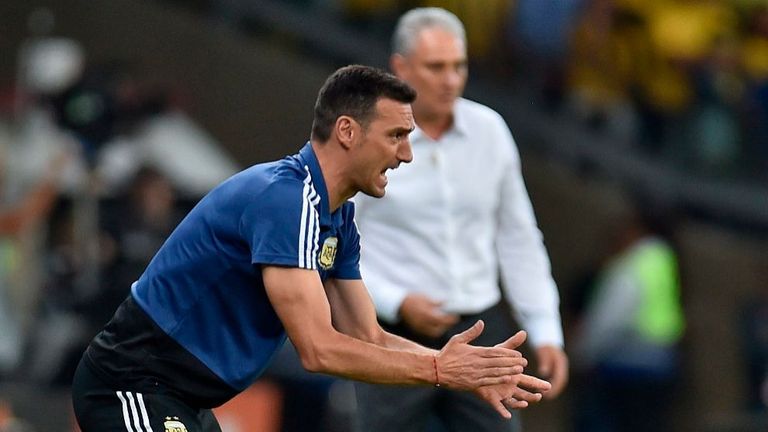 سكالوني مدرب الأرجنتين ضد البرازيل في مواجهة سابقة الأرجنتين ضد البرازيل في مواجهة سابقة