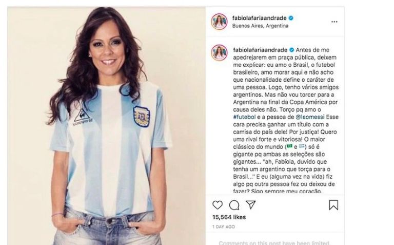 الصحفية البرازيلية نيمار دا سيلفا وليونيل ميسي