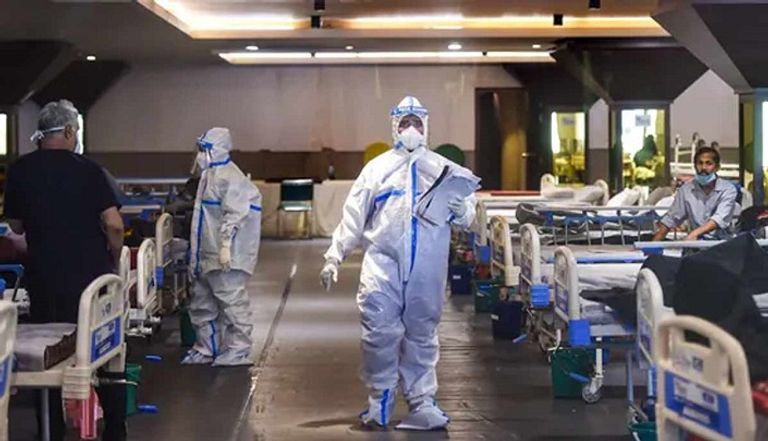 شخص يخضع لاختبار كورونا في كوريا الجنوبية