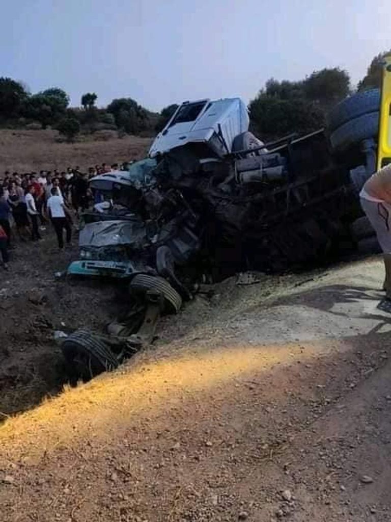 حادث مرور محافظة قسنطينة الجزائرية الذي أودى بحياة 18 شخصا حادث مرور محافظة قسنطينة الجزائرية الذي أودى بحياة 18 شخصا