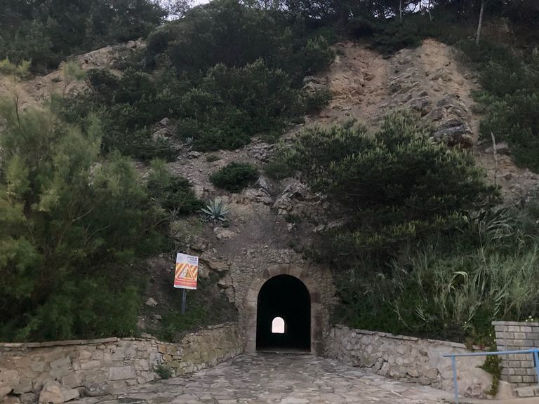 الفندق المهجور في الساحل الفضي