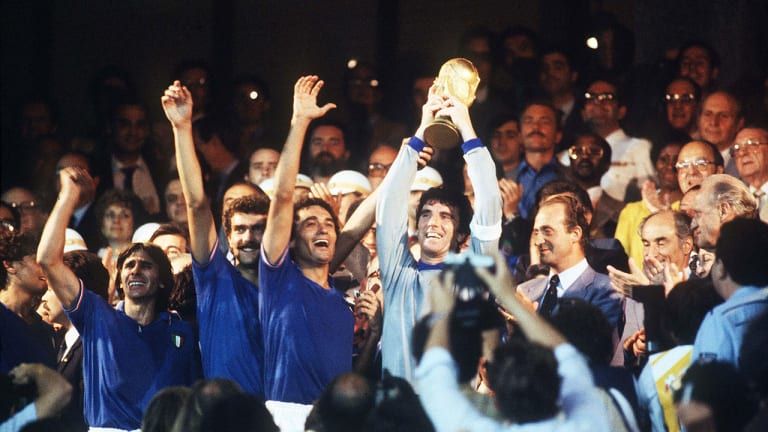 منتخب إيطاليا بطل كأس العالم 1982