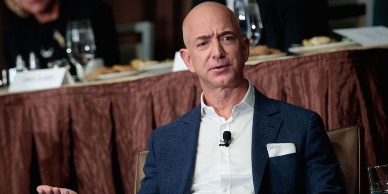 9 رجال يسيطرون على نادي الـ100 مليار دولار