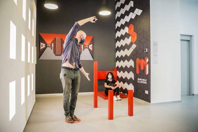 إحدى غرف متحف الأوهام في مدينة ميلانو الإيطالية