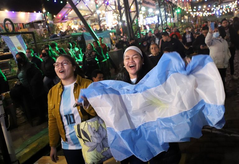 جماهير الأرجنتين تحتفل بليونيل ميسي