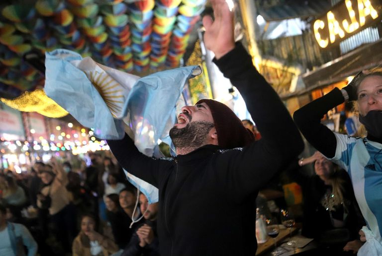 جماهير الأرجنتين تحتفل بليونيل ميسي