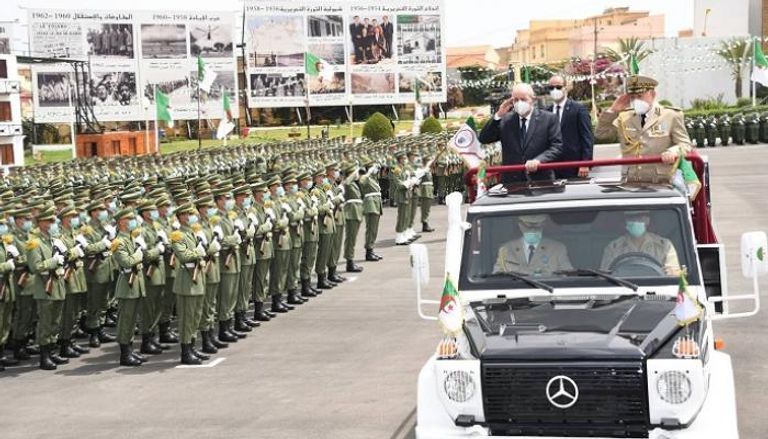 الرئيس الجزائري وقائد الجيش بذكرى عيد الاستقلال