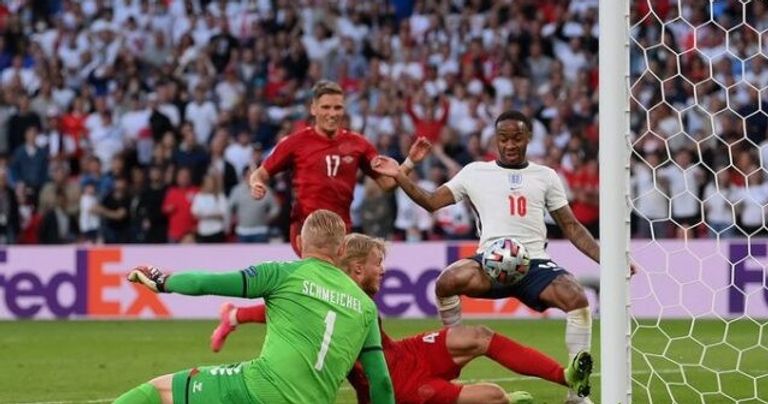 هداف إنجلترا العكسي أمام الدنمارك في نصف نهائي يورو 2020 كأس أمم أوروبا "يورو 2000"