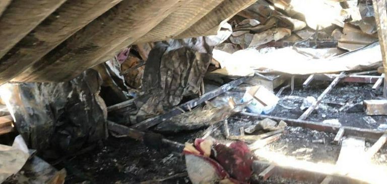 أحد رجال الدفاع المدني يبكي من ويلات ما يشاهده