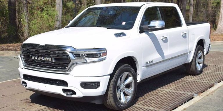 شاحنة Ram 1500 Limited شاحنة فورد F-150 Limited