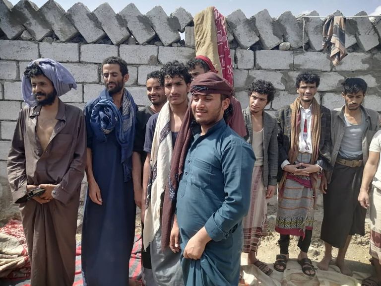 مجموعة من الأسرى الحوثيين - العين الإخبارية