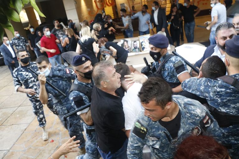 جانب من الصدامات بين محتجين وقوى الأمن
