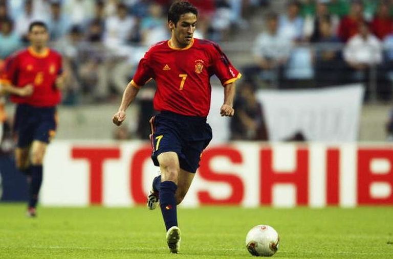 راؤول جونزاليس قائد منتخب إسبانيا الأسبق واين روني وجيان لويجي بوفون