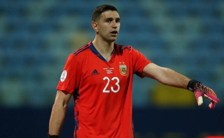 إيميليانو مارتينيز حارس منتخب الأرجنتين