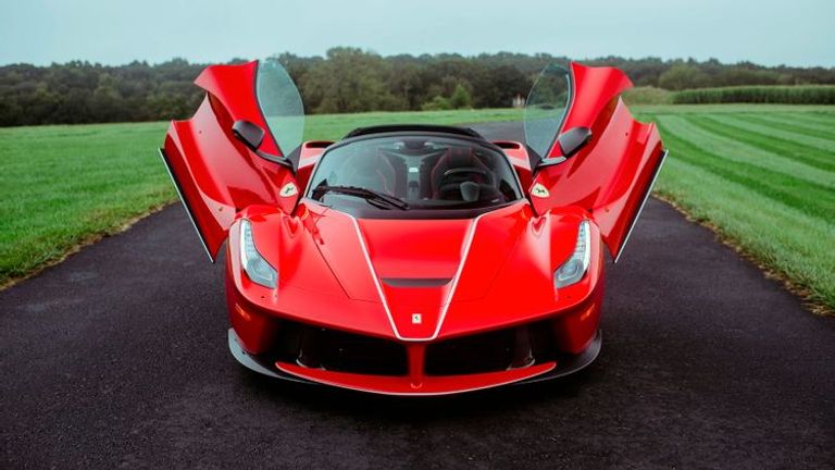 طراز Ferrari LaFerrari  طراز Alfa Romeo 33 Stradale