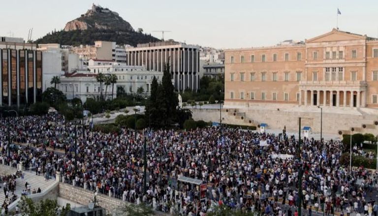 آلاف المتظاهرين ضد برنامج تطعيم كورونا في العاصمة اليونانية أثينا