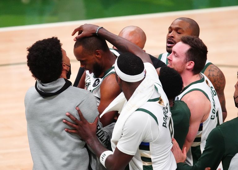 من مباراة ميلووكي باكس وفينيكس صنز من مباراة ميلووكي باكس وفينيكس صنز