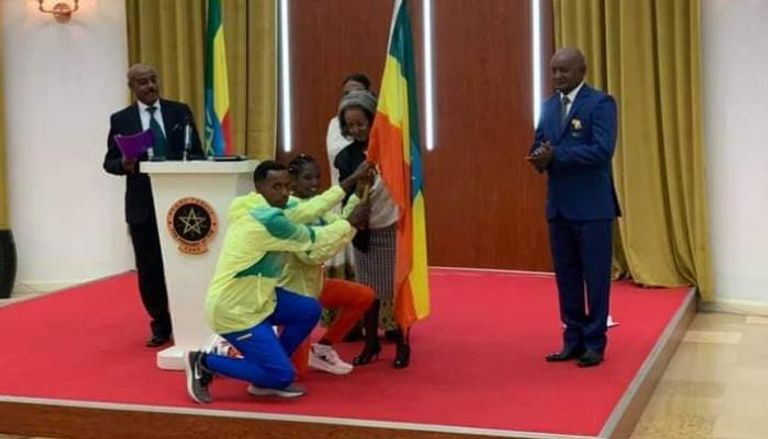رئيسة إثيوبيا تسلم  علم البلاد لبعثة بلادها الأولمبية