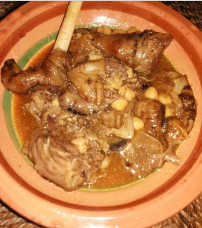 طبق البوزلوف التقليدي لعيد الأضحى في الجزائر طبق البوزلوف التقليدي لعيد الأضحى في الجزائر