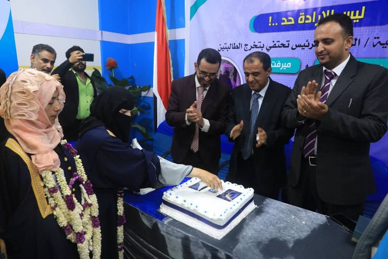 اليمنيتان رحمة السبئي (على اليمن) وميرفت الأنصاري