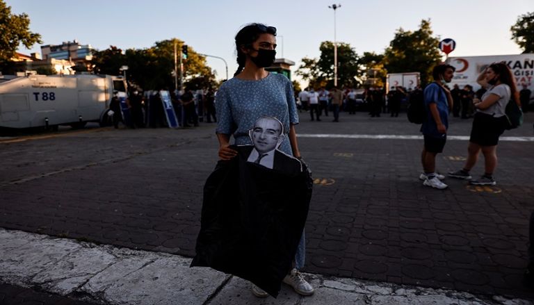 جانب من مظاهرات طلاب أتراك ضد تدخل الحكومة بالحياة الأكاديمية- رويترز